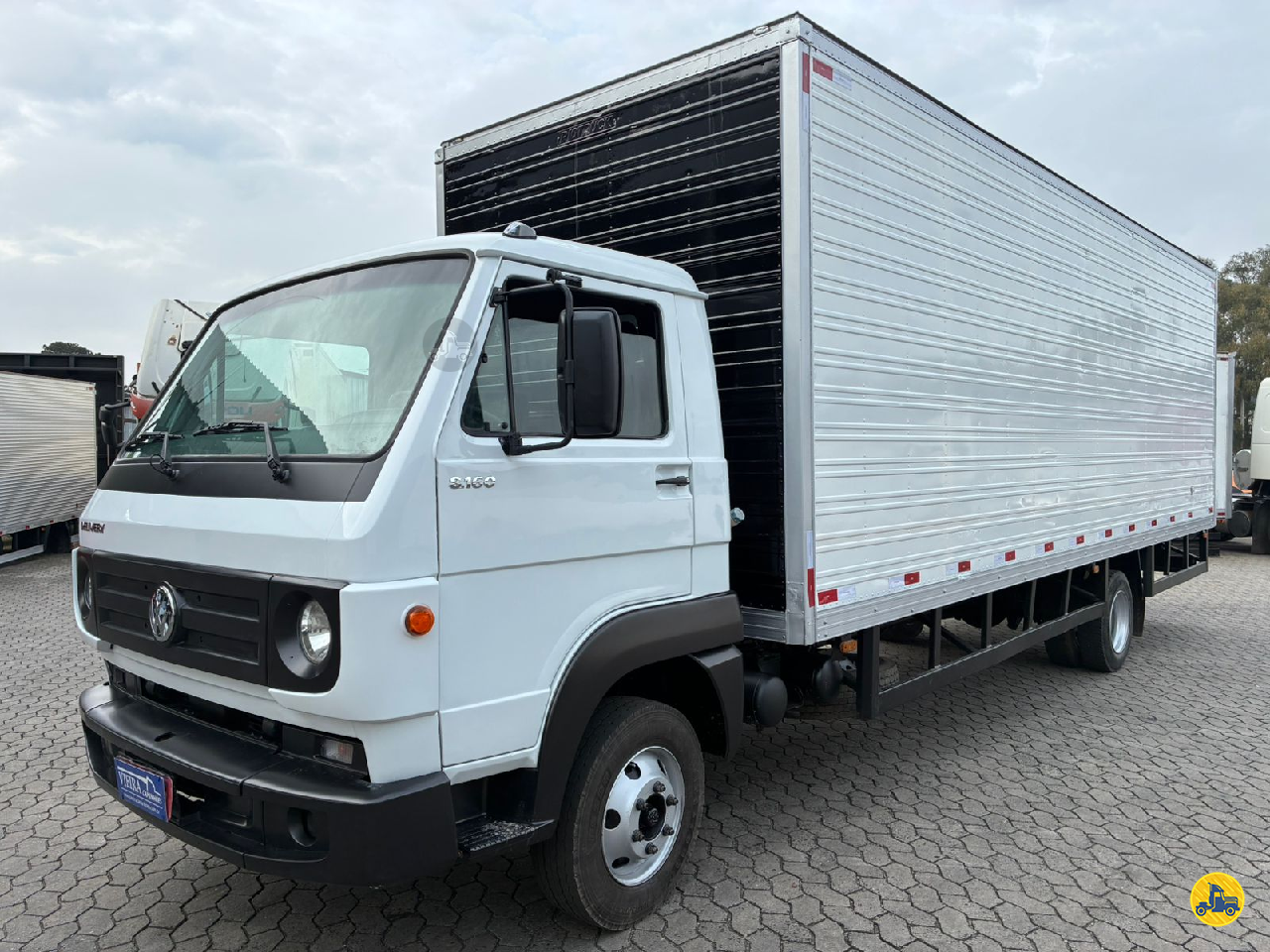 CAMINHAO VOLKSWAGEN VW 8160 Baú Furgão 3/4 4x2 Vieira Caminhões CURITIBA PARANÁ PR